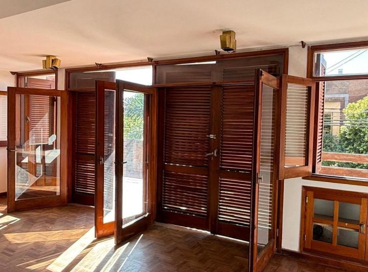Casa · 337m² · 10 Ambientes · 1 Cochera