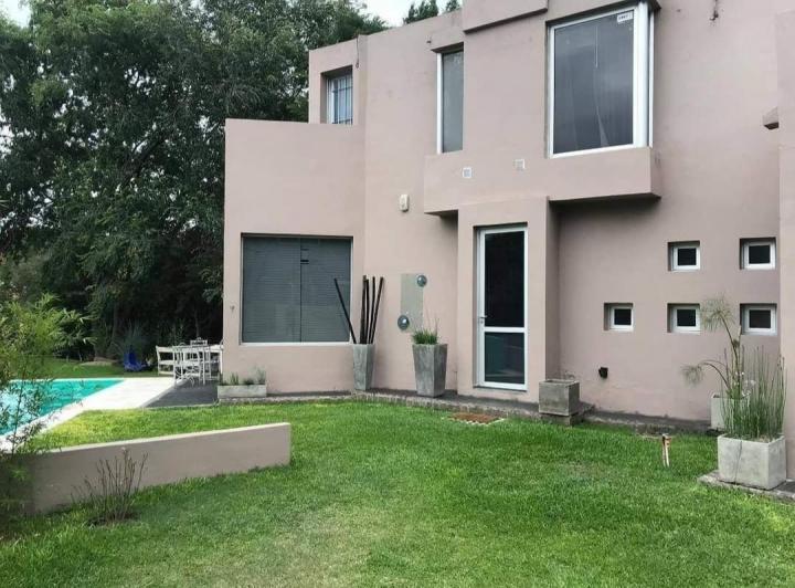 Casa · 155m² · 5 Ambientes · 1 Cochera