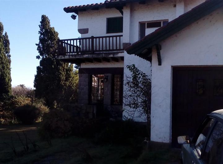 Casa · 364m² · 7 Dormitorios · 2 Cocheras