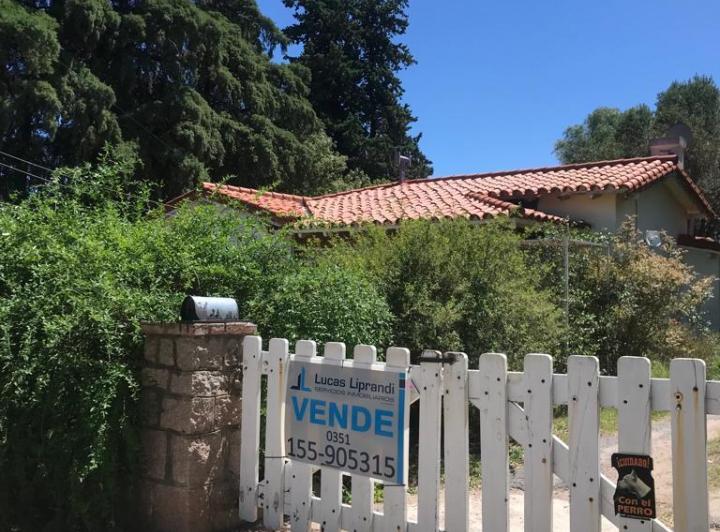 Casa · 230m² · 4 Ambientes · 1 Cochera