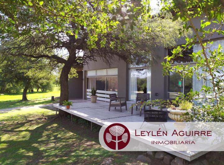 Casa · 360m² · 3 Dormitorios · 2 Cocheras