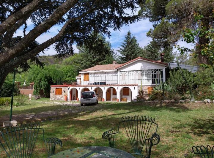 Casa · 490m² · 18 Ambientes · 6 Cocheras