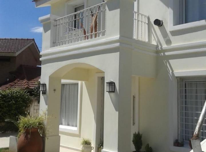 Casa · 200m² · 3 Dormitorios · 3 Cocheras
