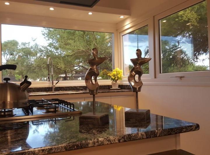 Casa · 330m² · 3 Dormitorios · 4 Cocheras