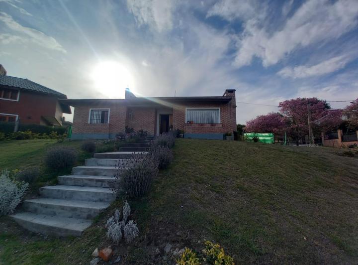 Casa · 1m² · 4 Ambientes · 1 Cochera