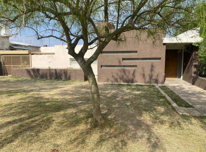 Casa · 214m² · 5 Ambientes · 2 Cocheras
