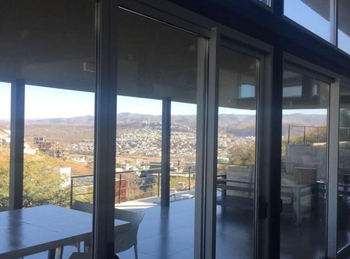 Casa · 330m² · 8 Ambientes