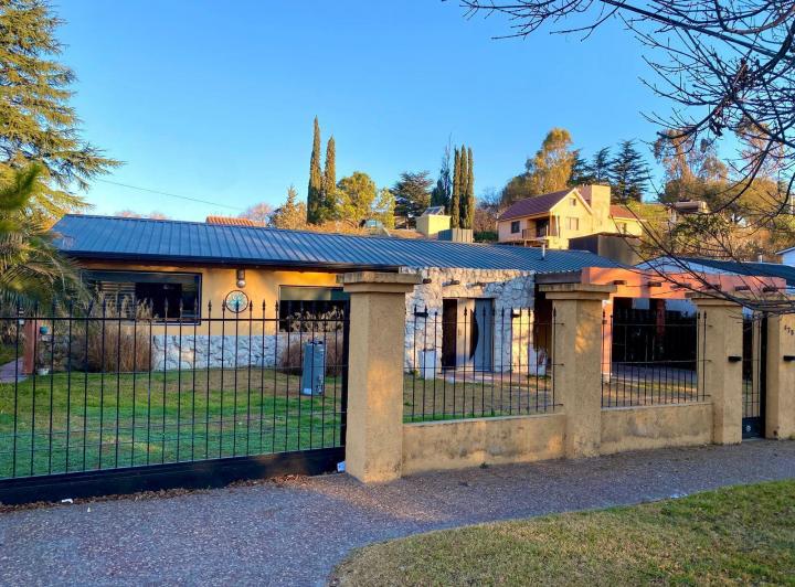 Casa · 150m² · 3 Dormitorios · 2 Cocheras