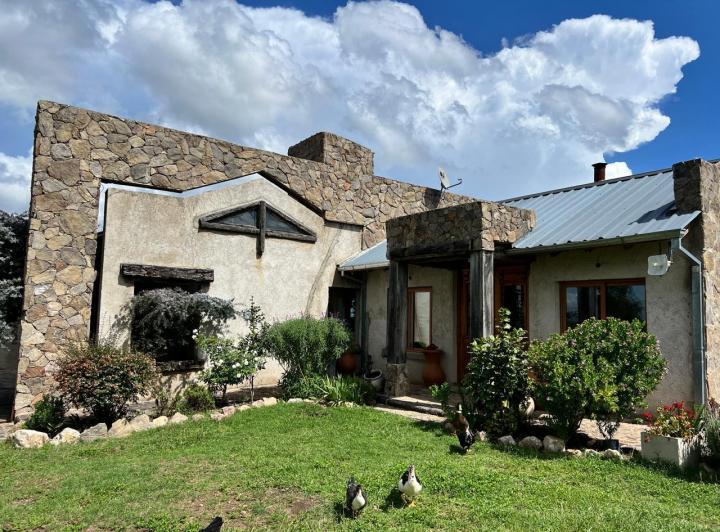 Casa · 180m² · 2 Ambientes · 2 Cocheras