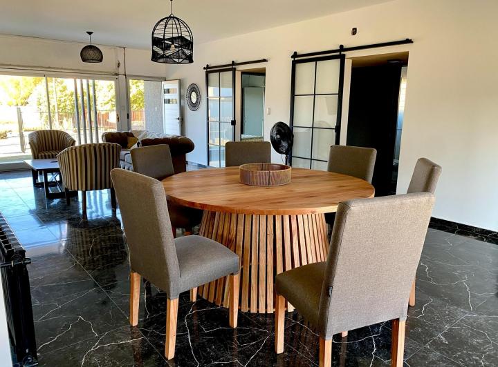 Casa · 235m² · 3 Dormitorios · 4 Cocheras