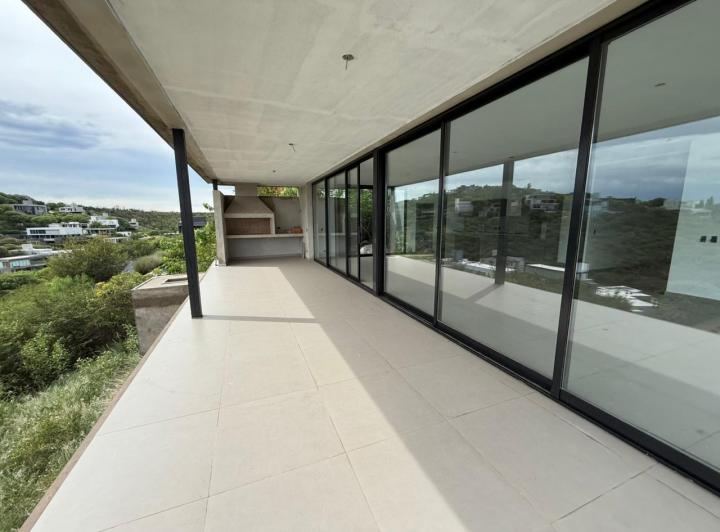 Casa · 280m² · 3 Ambientes