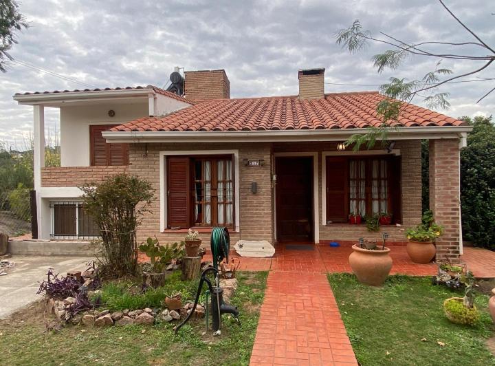 Casa · 180m² · 6 Ambientes · 2 Cocheras