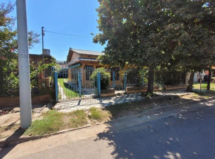 Casa · 180m² · 4 Ambientes · 4 Cocheras