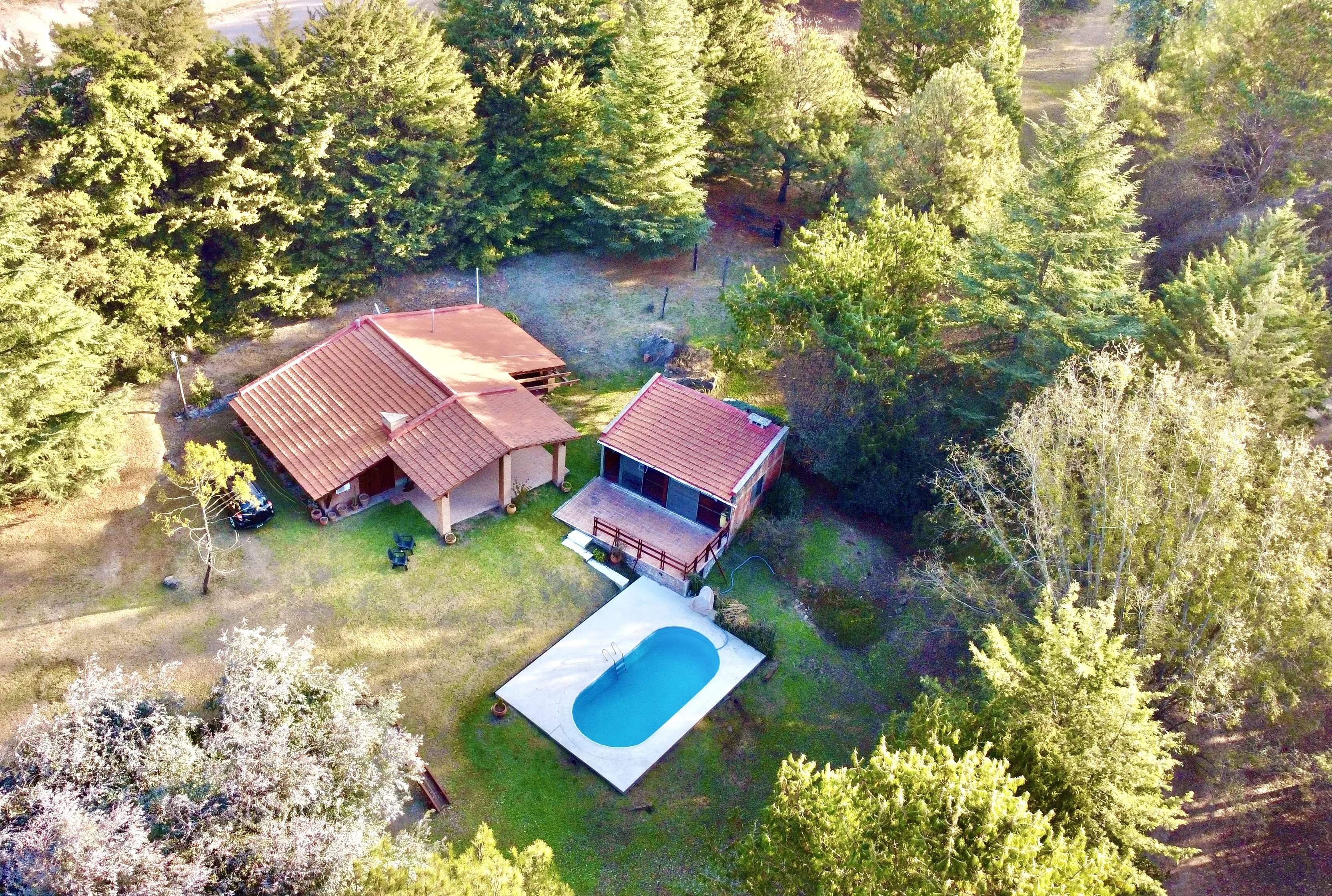 CASA 1 PLANTA C/ COSTA AL LAGO LOS MOLINOS, PILETA Y QUINCHO | LOTE DE 2.500 m² | POTRERO DE GARAY - ESCRITURA