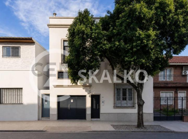 Casa · 198m² · 8 Ambientes · 1 Cochera