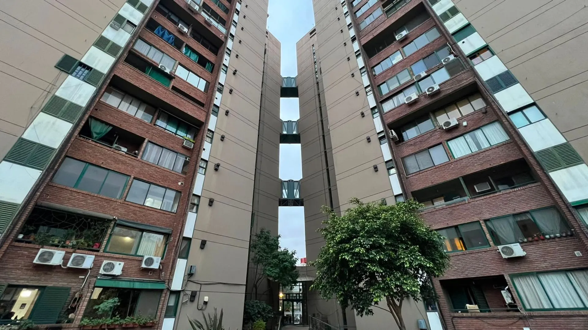 DEPARTAMENTO ALBERDI CORDOBA 2 DORMI BALCON CALLE 27 DE ABRIL PISO 10º VENTA