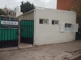Casa 2 dormitorios - Cochera - Ingeniero Lopez al 100 - B° Alberdi