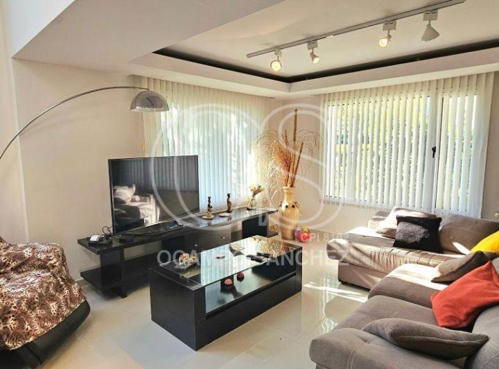 Casa · 400m² · 5 Ambientes · 2 Cocheras