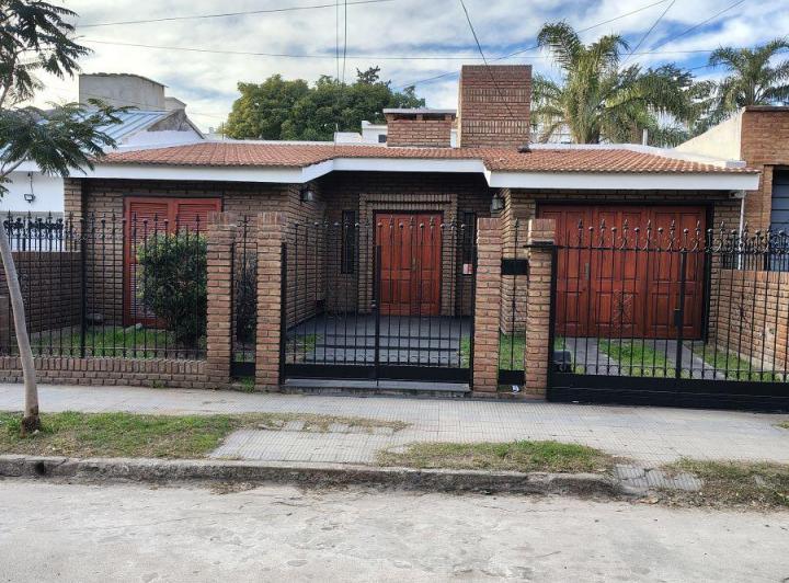 Casa · 138m² · 5 Ambientes · 1 Cochera