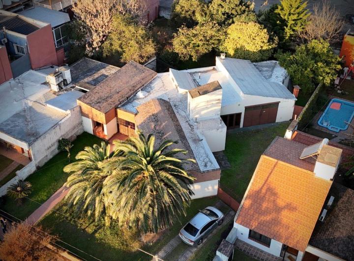 Casa · 236m² · 5 Ambientes · 3 Cocheras