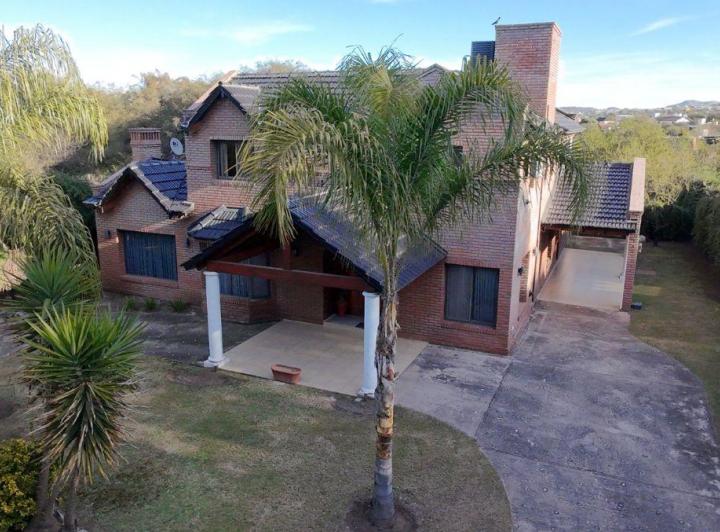 Casa · 400m² · 5 Ambientes · 3 Cocheras