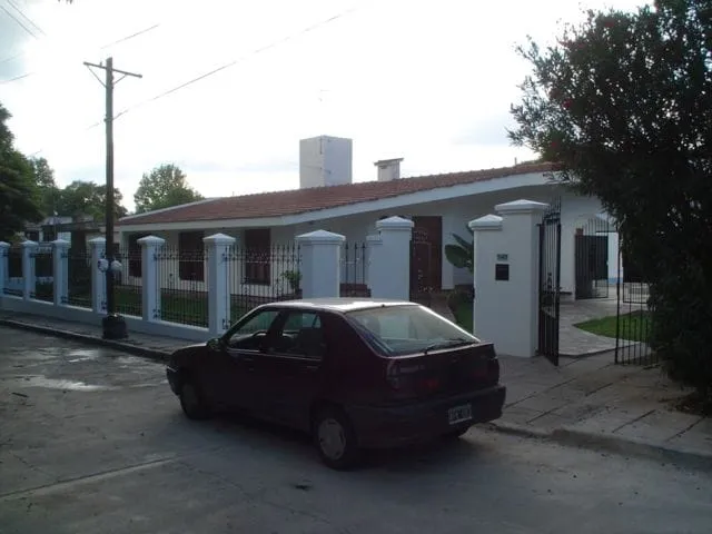Casa Alquiler - 3 dorm - en Pasaje a 50mts  del CPC Arguello