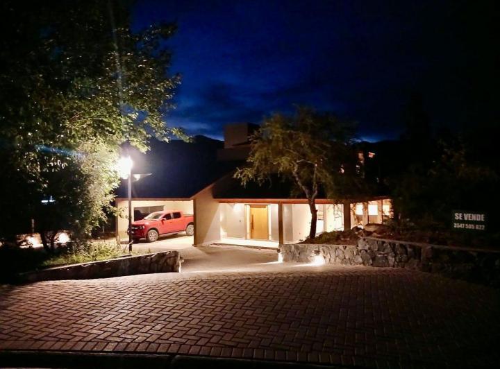 Casa · 360m² · 7 Ambientes · 2 Cocheras