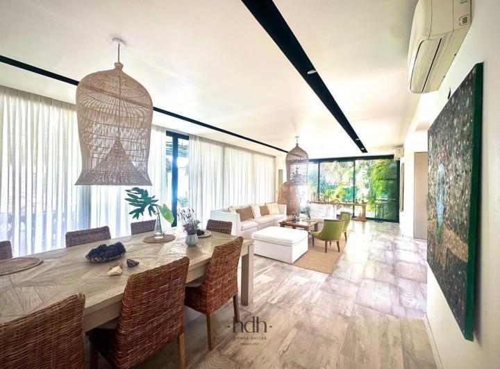 Casa · 370m² · 5 Ambientes · 2 Cocheras
