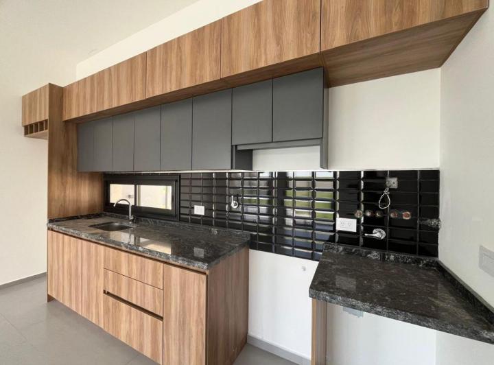 Casa · 125m² · 4 Ambientes · 2 Cocheras