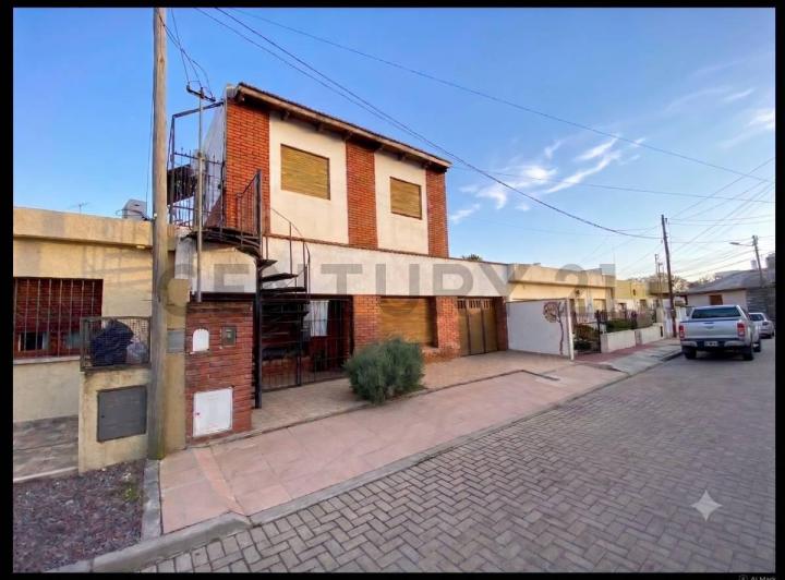 Casa · 199m² · 13 Ambientes · 1 Cochera