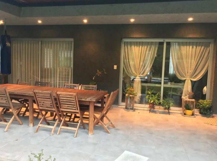 Casa · 350m² · 14 Ambientes · 2 Cocheras