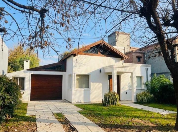 Casa · 100m² · 4 Ambientes · 1 Cochera