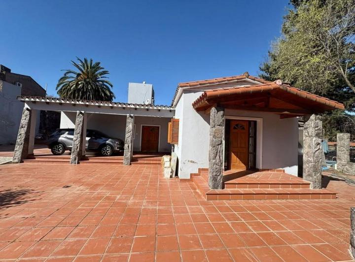 Casa · 265m² · 6 Ambientes · 2 Cocheras