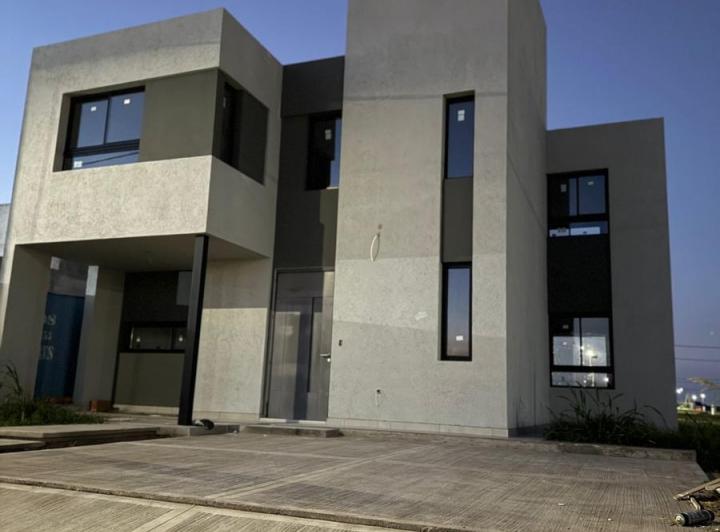 Casa · 150m² · 4 Ambientes · 2 Cocheras