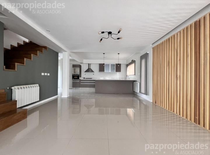 Casa · 800m² · 6 Ambientes · 4 Cocheras