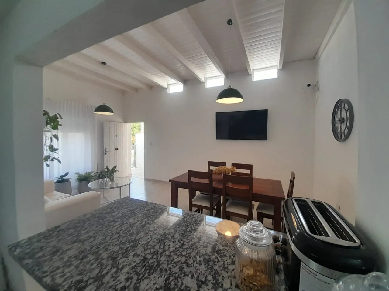 Casa en Venta en Río Ceballos – Moderna, con Pileta y Excelente Ubicación