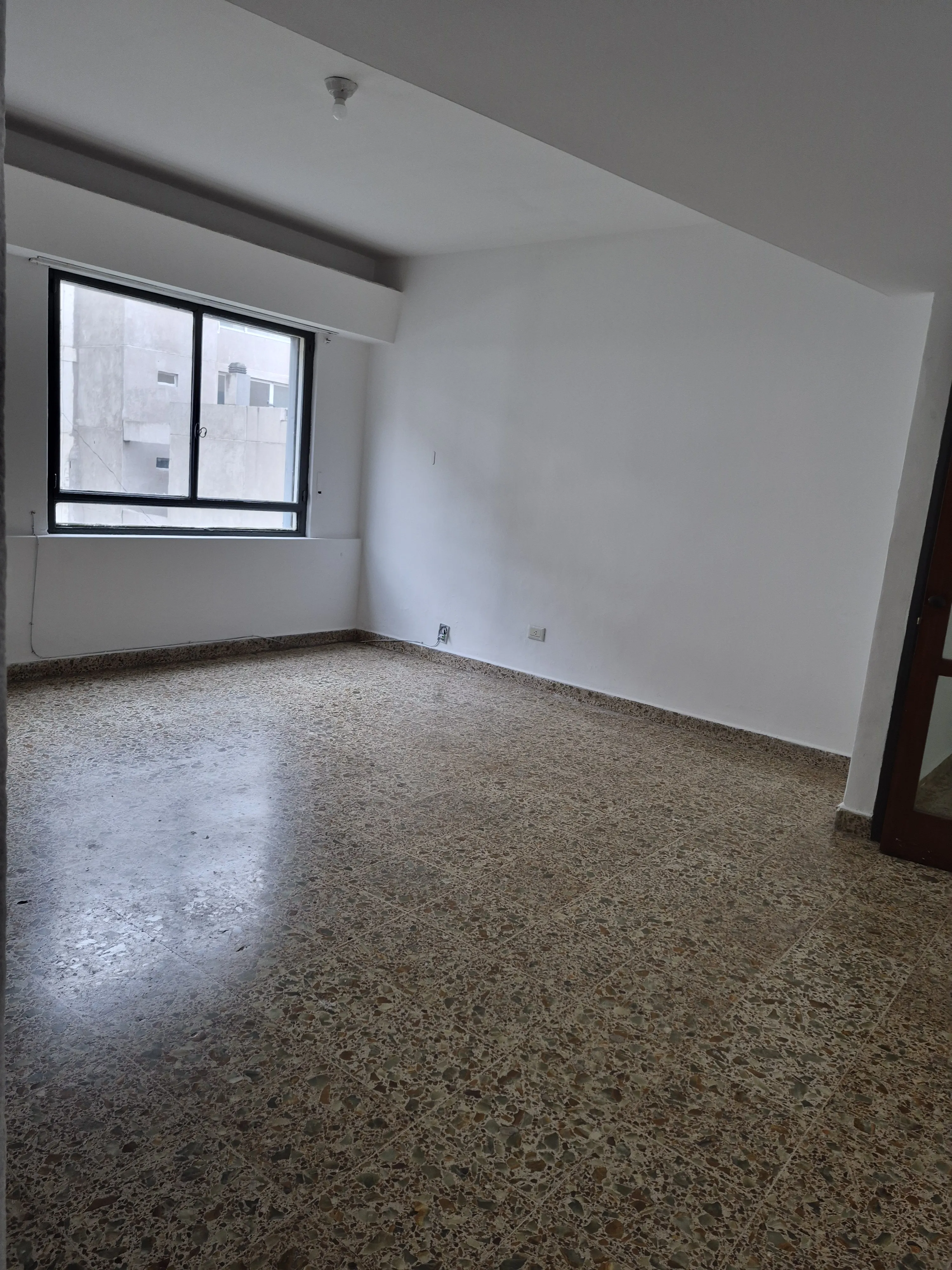 ALQUILER DE DEPARTAMENTO EN BARRIO CENTRO - 3 DORM.