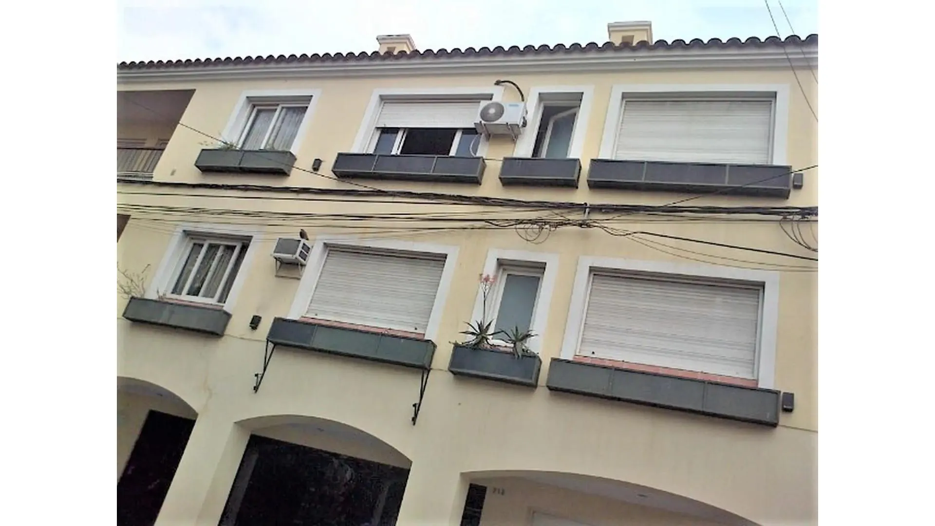 Exc depto 2 dorm alq cochera ctrafte Caseros al 200