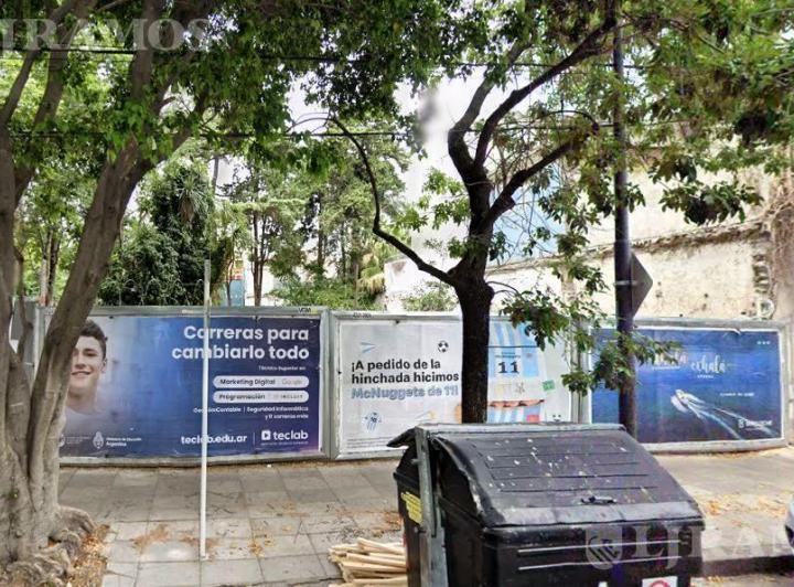 Terreno · 906m²