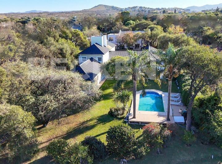 Casa · 591m² · 5 Ambientes · 3 Cocheras