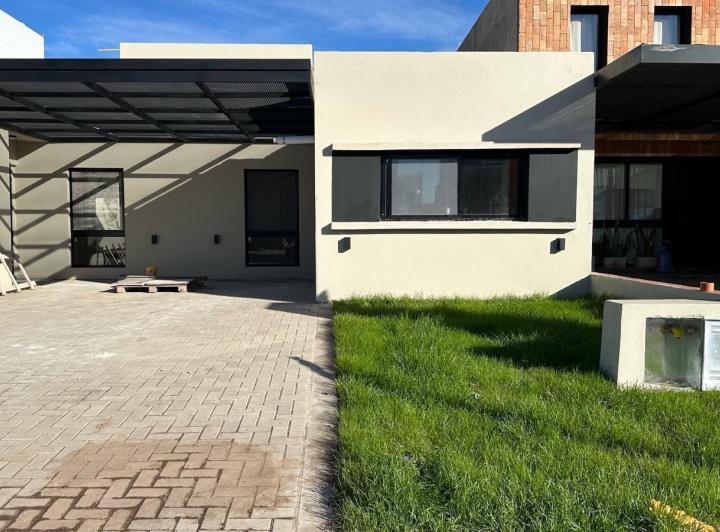 Casa · 70m² · 2 Dormitorios · 1 Cochera