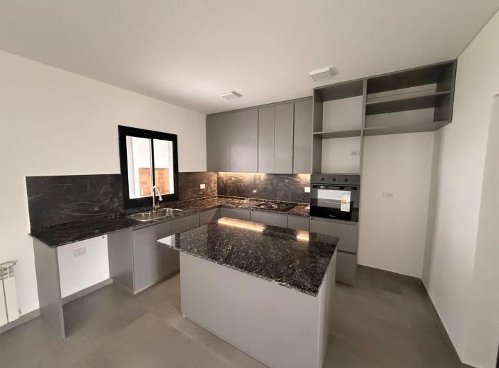 PH · 165m² · 8 Ambientes · 2 Cocheras
