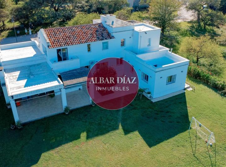 Casa · 360m² · 9 Ambientes