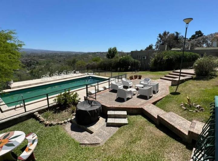 Casa · 332m² · 8 Ambientes · 2 Cocheras