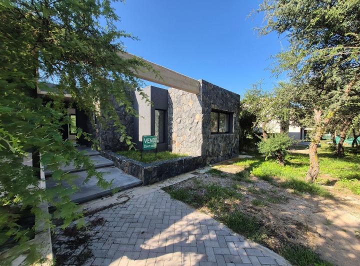 Casa · 200m² · 7 Ambientes · 2 Cocheras