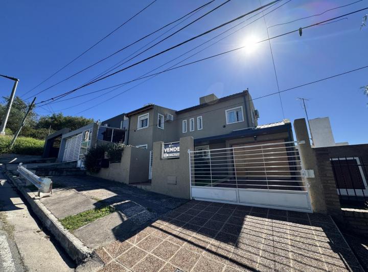 Casa · 153m² · 3 Dormitorios · 2 Cocheras