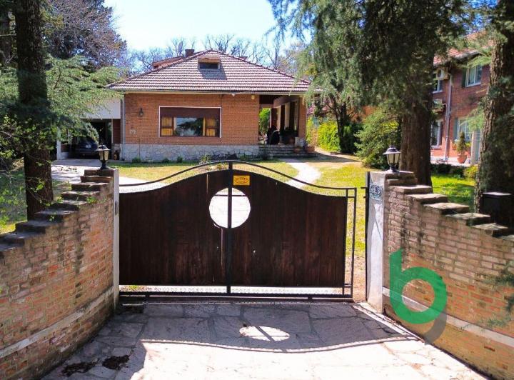 Casa · 236m² · 5 Ambientes · 1 Cochera