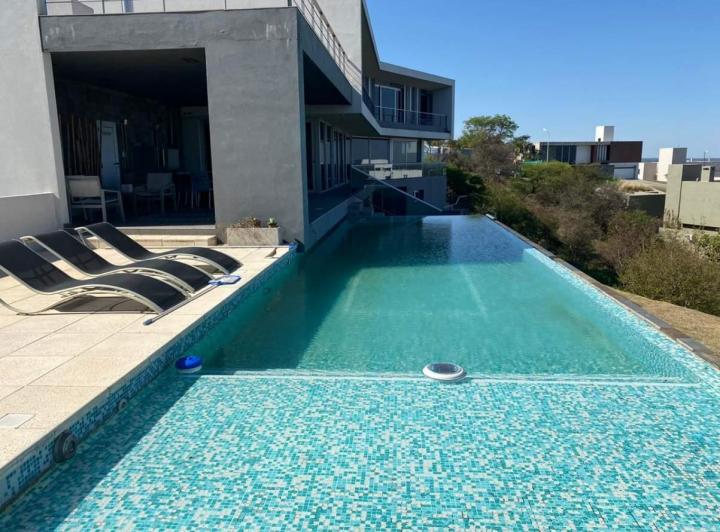 Casa · 1000m² · 12 Ambientes