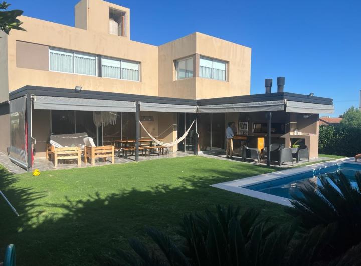 Casa · 280m² · 7 Ambientes