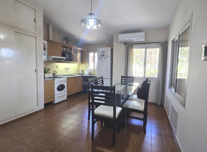 Casa · 181m² · 5 Ambientes · 2 Cocheras